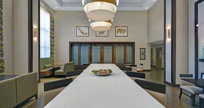 Hampton Inn & Suites Robbinsville