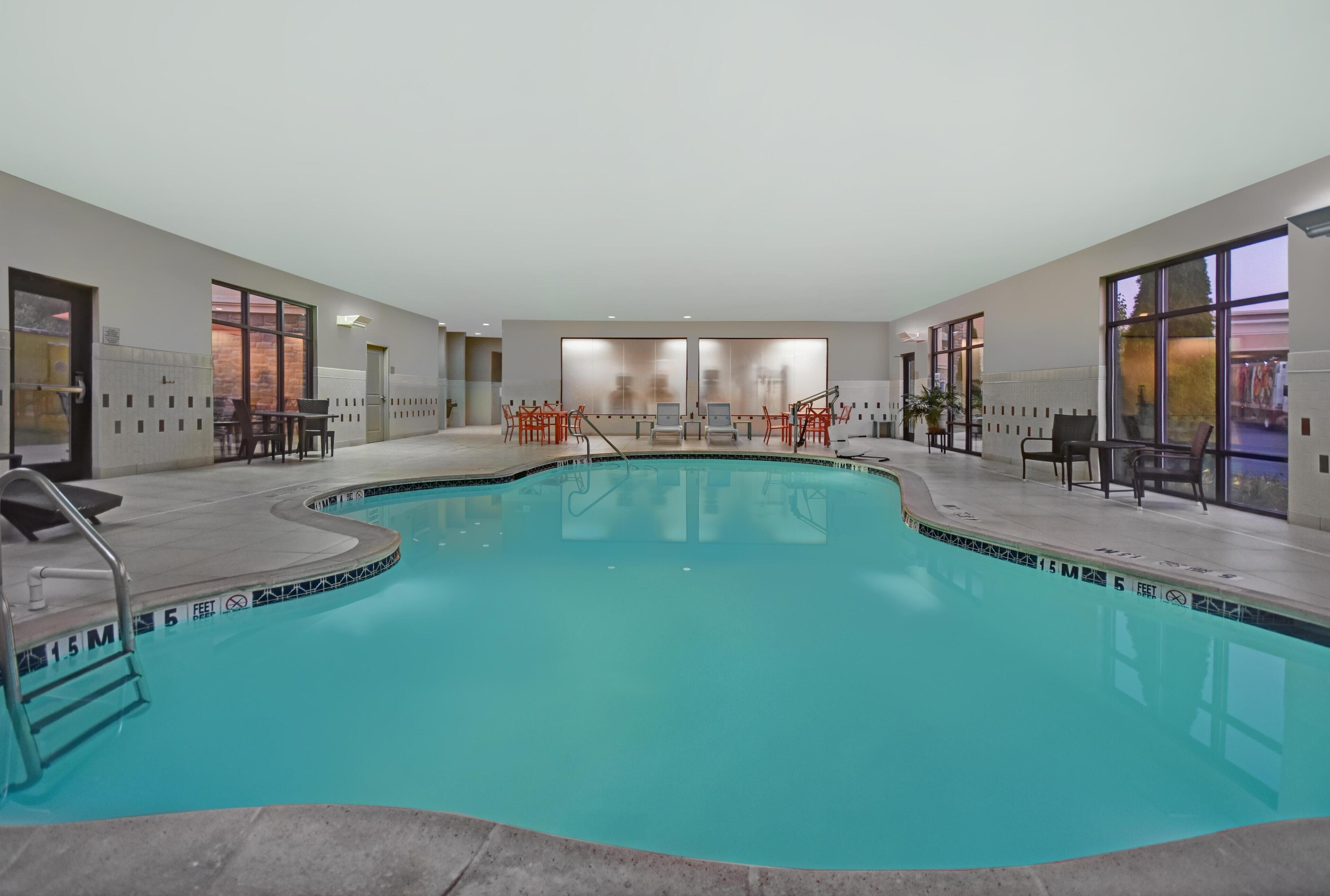 Una piscina cubierta