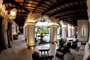 Sala de estar en el lobby