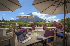 Terrace/patio - Pensativo House Hotel (Antigua Guatemala)