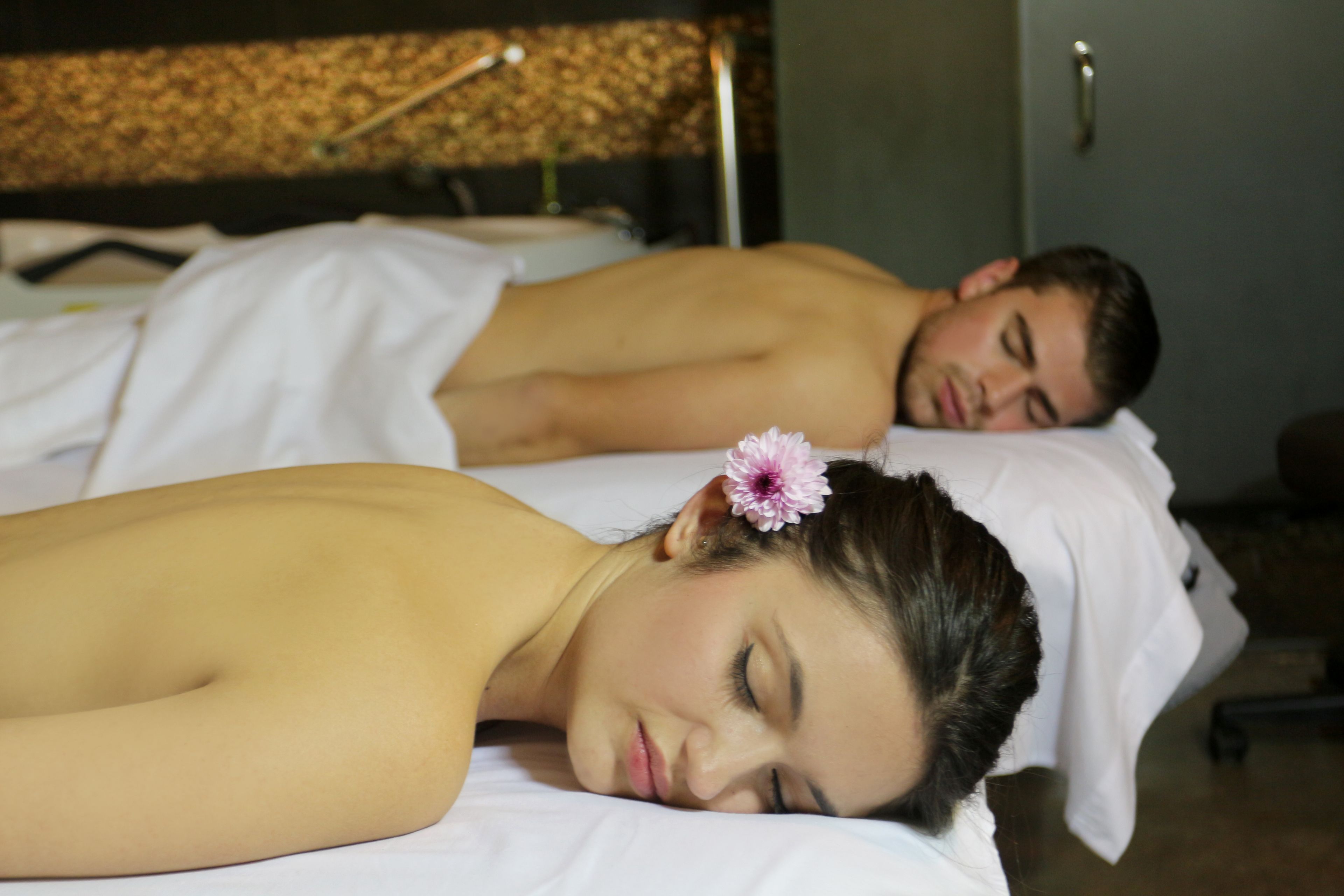 Couples treatment room(s), body treatments, aromatherapy