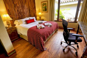 Egyptian cotton sheets, premium bedding, down duvets, pillow-top beds - Pensativo House Hotel (Antigua Guatemala)