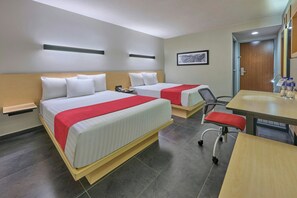 Room, 2 Double Beds | Desk, iron/ironing board, free cribs/infant beds, free WiFi - City Express by Marriott La Paz (La Paz)