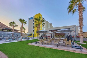 Outdoor pool - City Express by Marriott La Paz (La Paz)