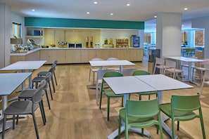 Free daily buffet breakfast