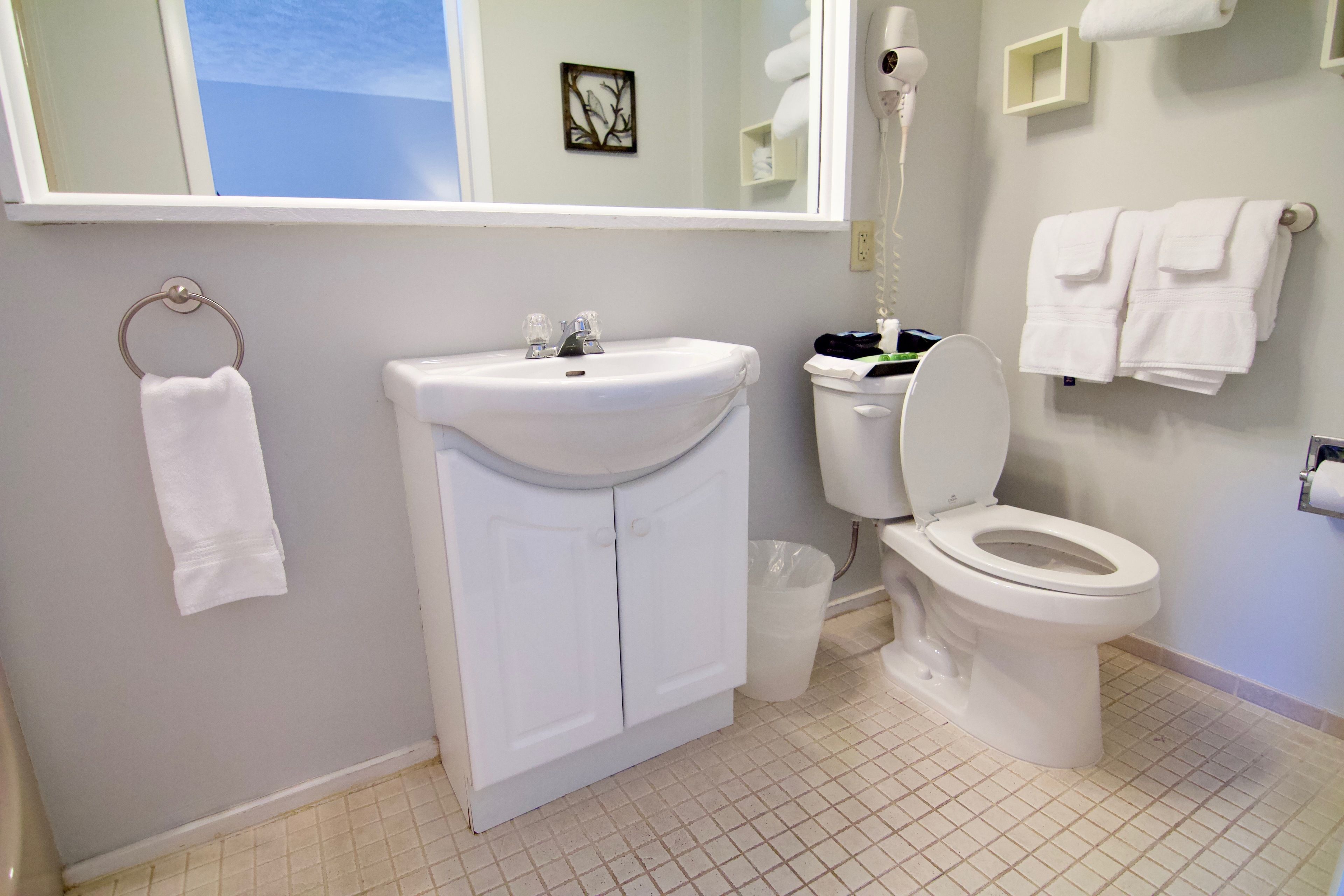 serenity room (2nd floor) | bathroom | free toiletries, hair dryer, towels