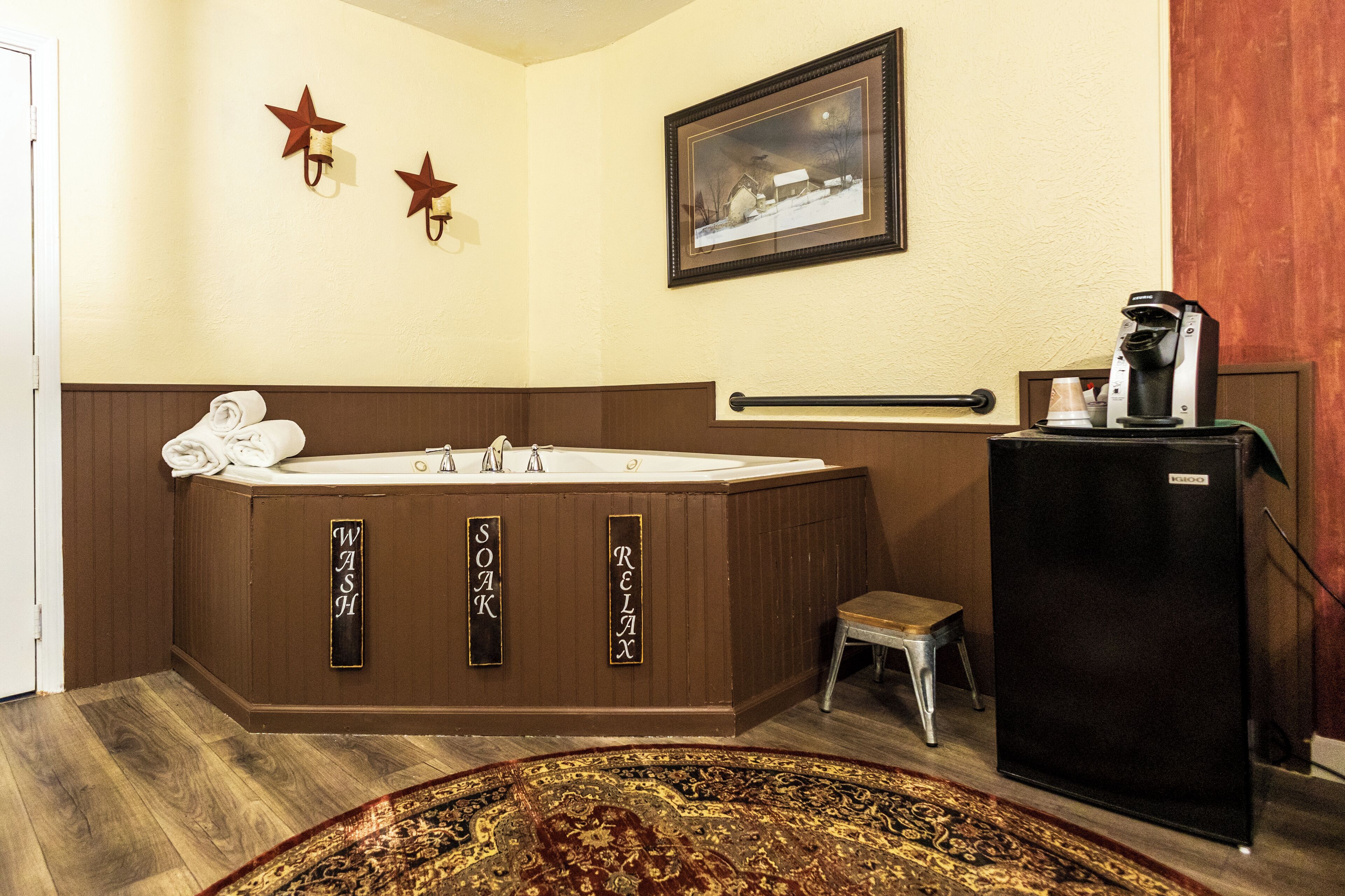 barn star (1st floor) | jetted bathtub