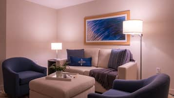 Suite Deluxe, 1 cama King size, para no fumadores (Adults Only 21+) | Ropa de cama de alta calidad y camas con pillow-top