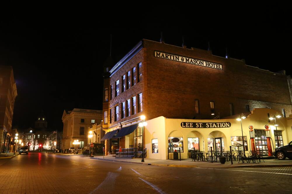 Martin & Mason Hotel