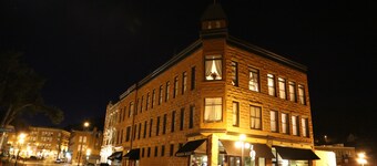 Martin & Mason Hotel