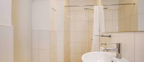 Standard Room, Multiple Beds, Non Smoking | Bathroom | Shower, towels