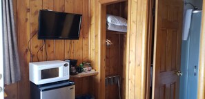 Economy Room, 1 Queen Bed | Iron/ironing board, free WiFi, bed sheets - Canyon Motel (Hot Sulphur Springs)