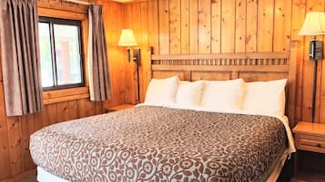 Comfort Room, 1 King Bed, Kitchenette, Mountain View | Iron/ironing board, free WiFi, bed sheets