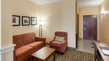 1 slaapkamer, pillowtop-bedden, een bureau, een strijkplank/strijkijzer