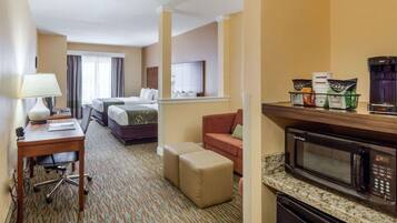 Réfrigérateur, micro-ondes, cafetiÚre/bouilloire