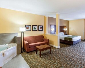 Suite, 1 Tempat Tidur King dengan tempat tidur Sofa, Bebas Asap Rokok, dapur kecil | 1 kamar tidur, bantalan ekstra lembut, dan meja kerja