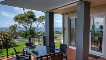 Apartamento, 3 quartos | 1 quarto, frigobar, escrivaninha, Wi-Fi de cortesia