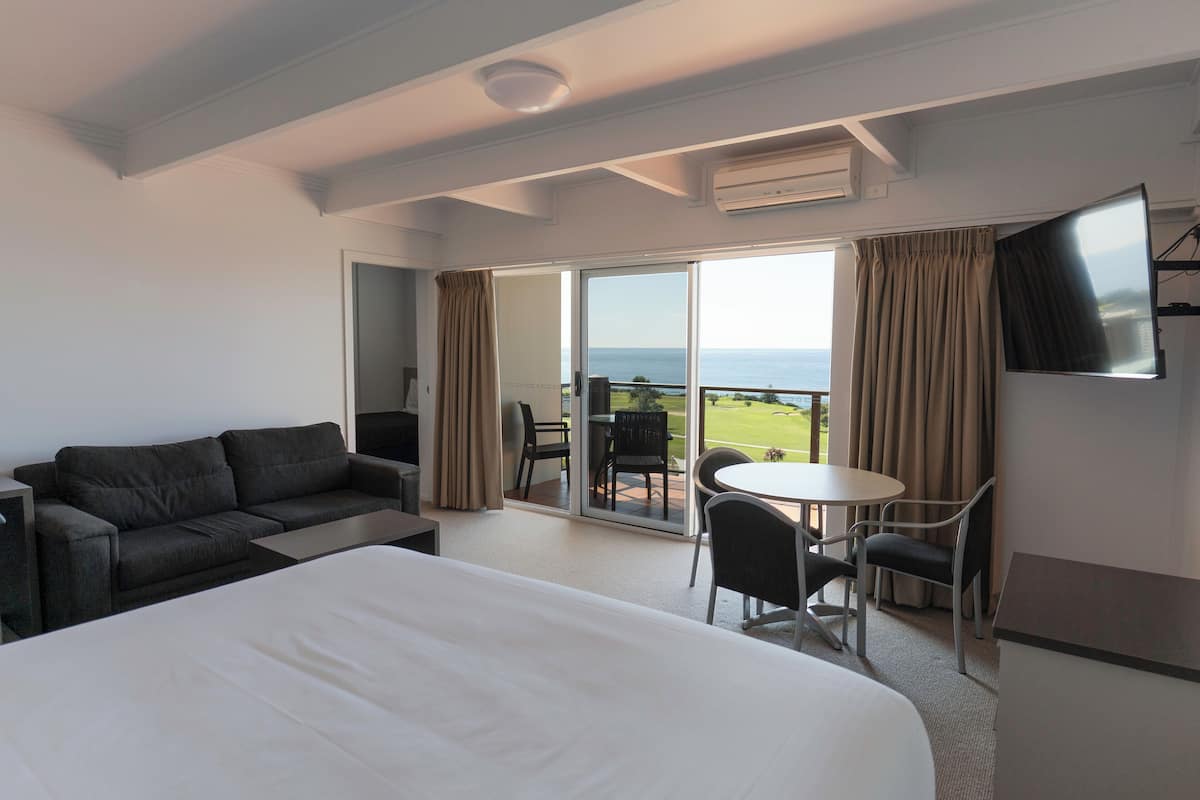 Family Room, 1 Bedroom, Ocean View | 1 bedroom, minibar, desk, free WiFi