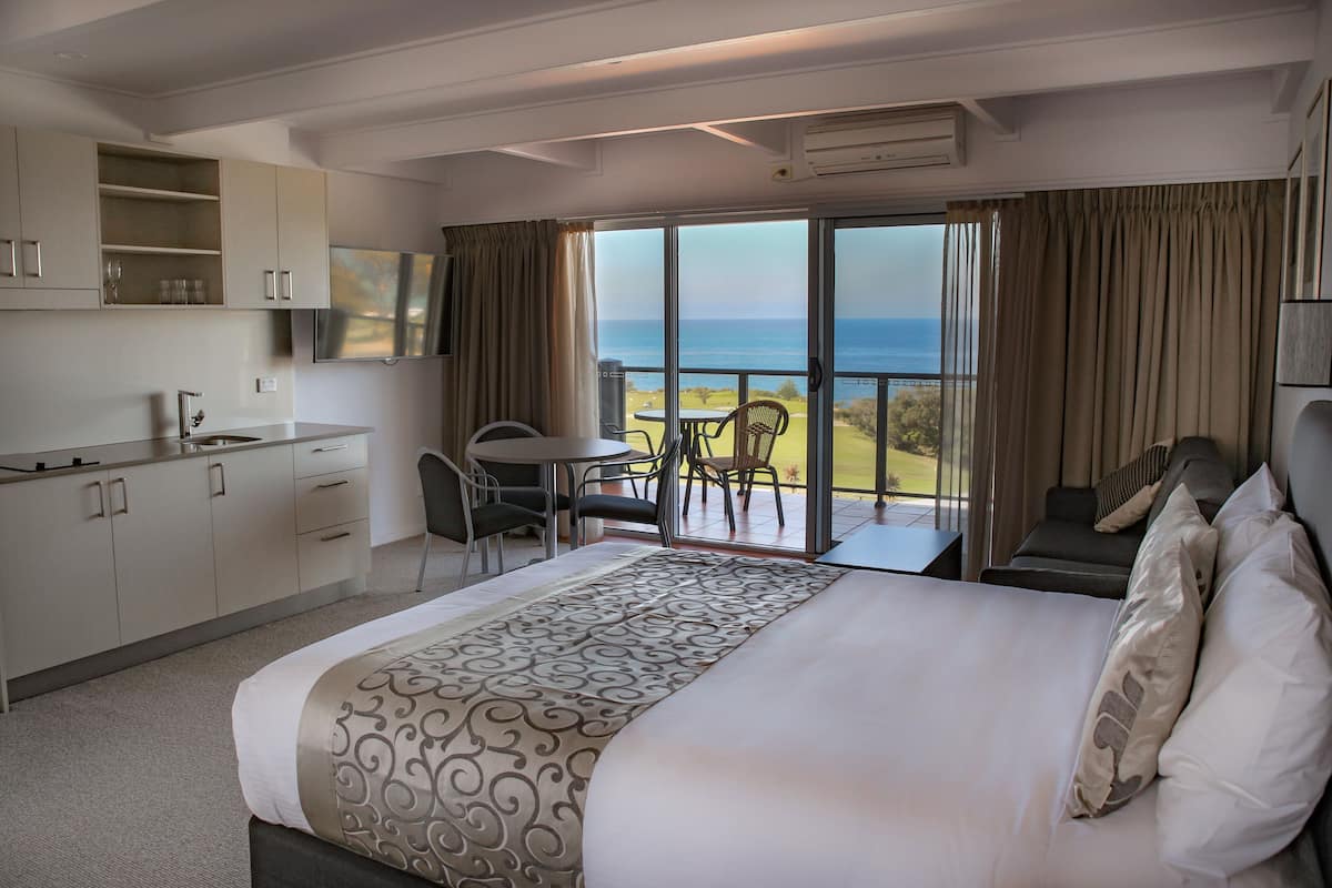 Upstairs Studio Twin View | Living area | Flat-screen TV