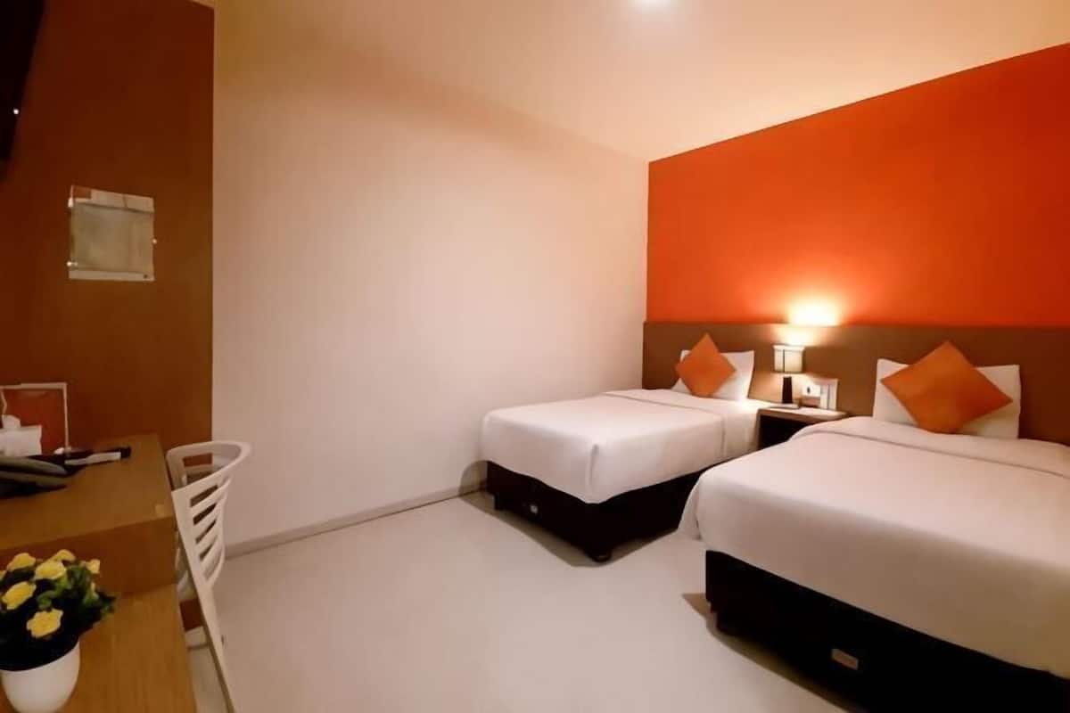 Een kluis op de kamer, een bureau, gratis wifi, beddengoed