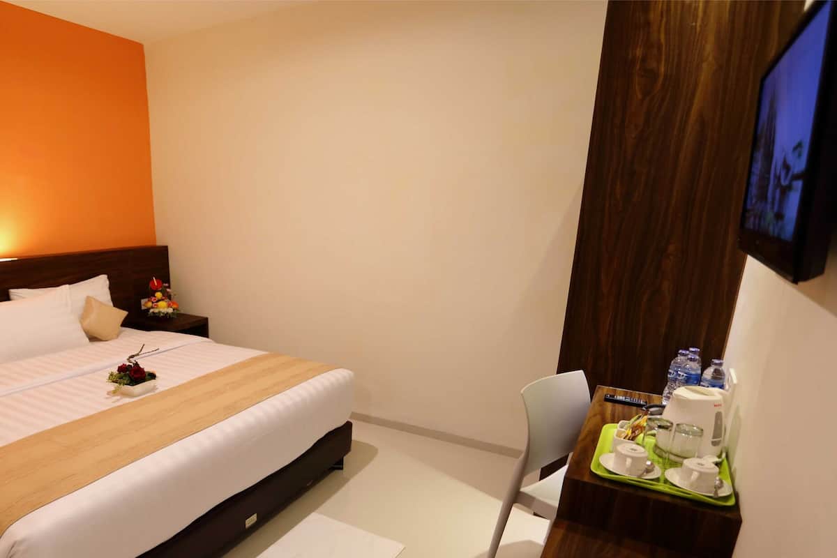 Superior Room | In-room safe, desk, free WiFi, bed sheets
