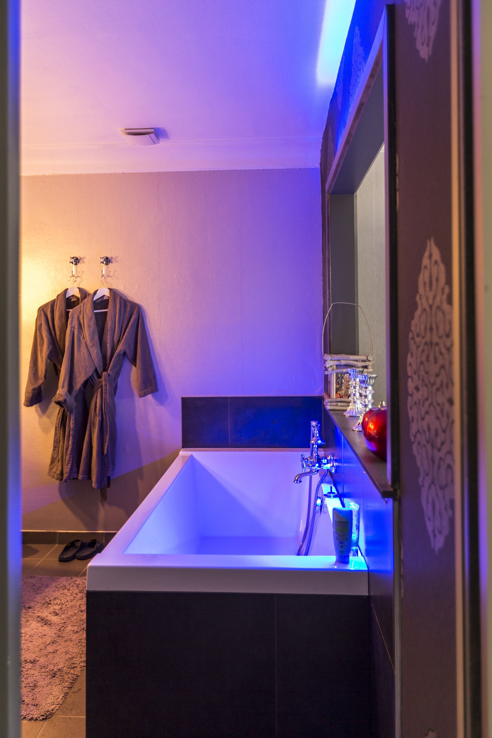 Deluxe-Doppelzimmer | Badezimmer | Kostenlose Toilettenartikel, Haartrockner, Bademäntel, Hausschuhe