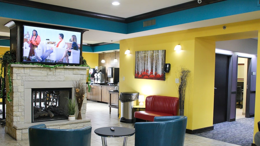 Parkwood Inn & Suites