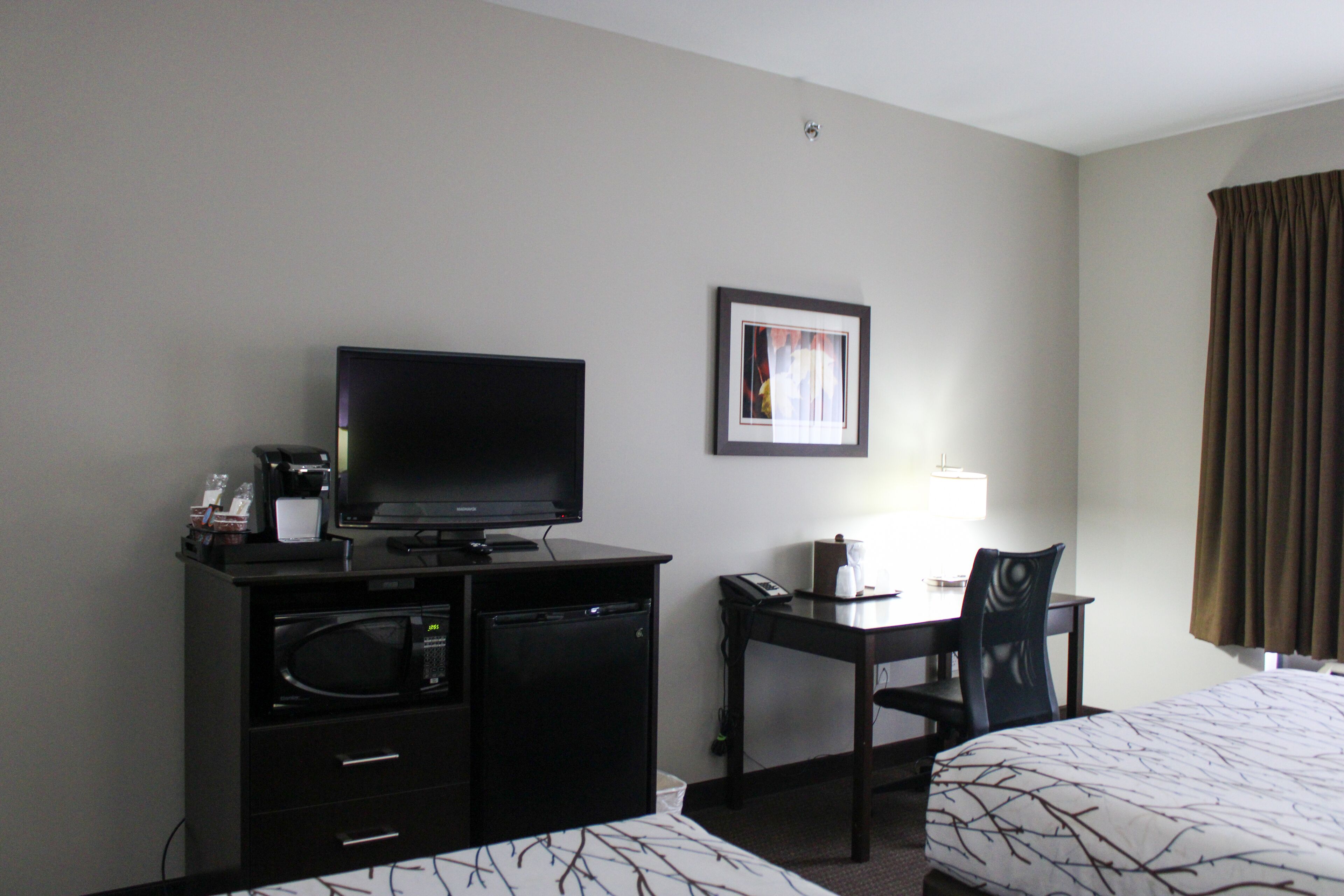 premium bedding, tempur-pedic beds, desk, blackout curtains