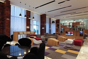 Lobby sitting area - Fiesta Inn Merida (Mérida)