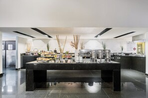 Breakfast, lunch and dinner served - Fiesta Inn Merida (Mérida)