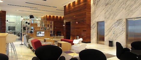 Lobby-lounge