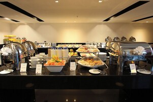 Daily buffet breakfast for a fee