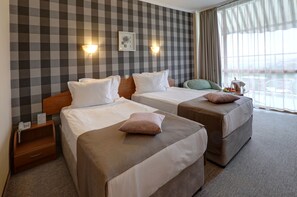 Minibar, in-room safe, desk, iron/ironing board