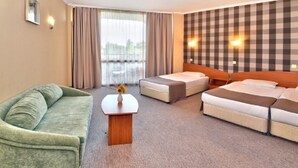 Stüdyo | Minibar, odada kasa, masa, ütü/ütü masası 