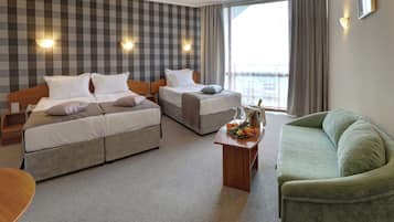 Minibar, in-room safe, desk, iron/ironing board