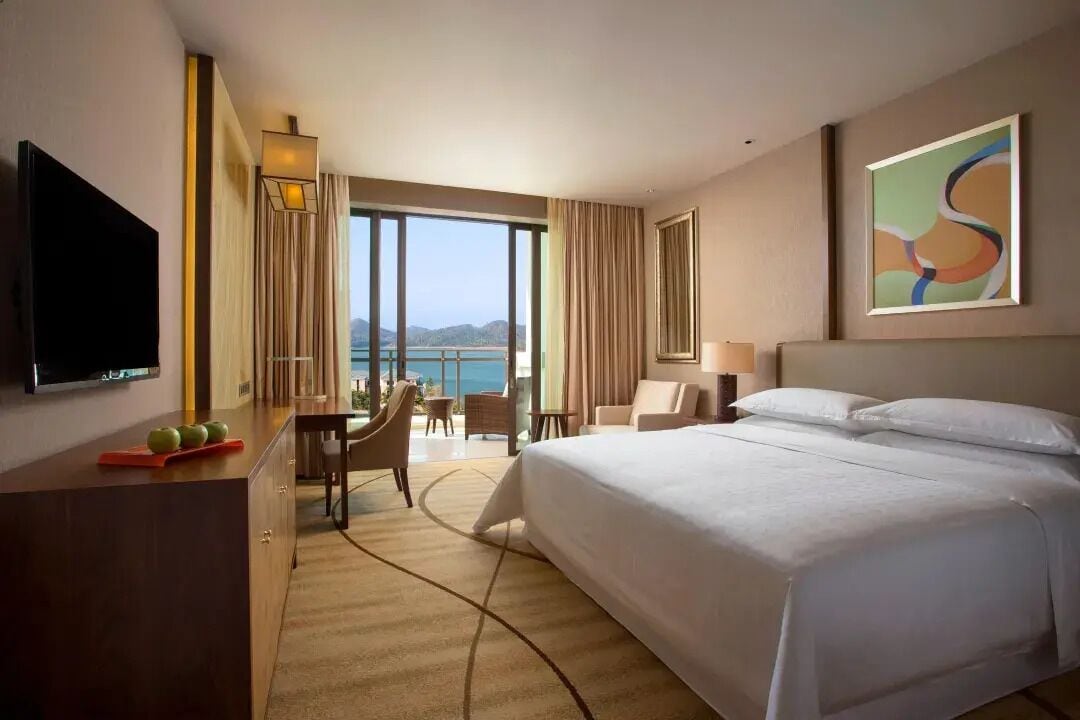 Minibar, in-room safe, desk, blackout curtains