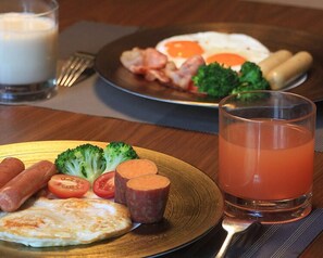 Daily buffet breakfast for a fee