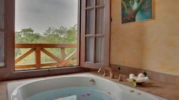 Executive Suite | Deep soaking bathtub