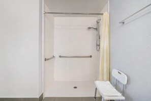 Bathroom - Best Western Desert Winds (Mojave)