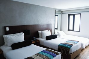 Standard Triple Room | Hypo-allergenic bedding, in-room safe, desk, free WiFi - Hotel DC Feria (Bogotá)