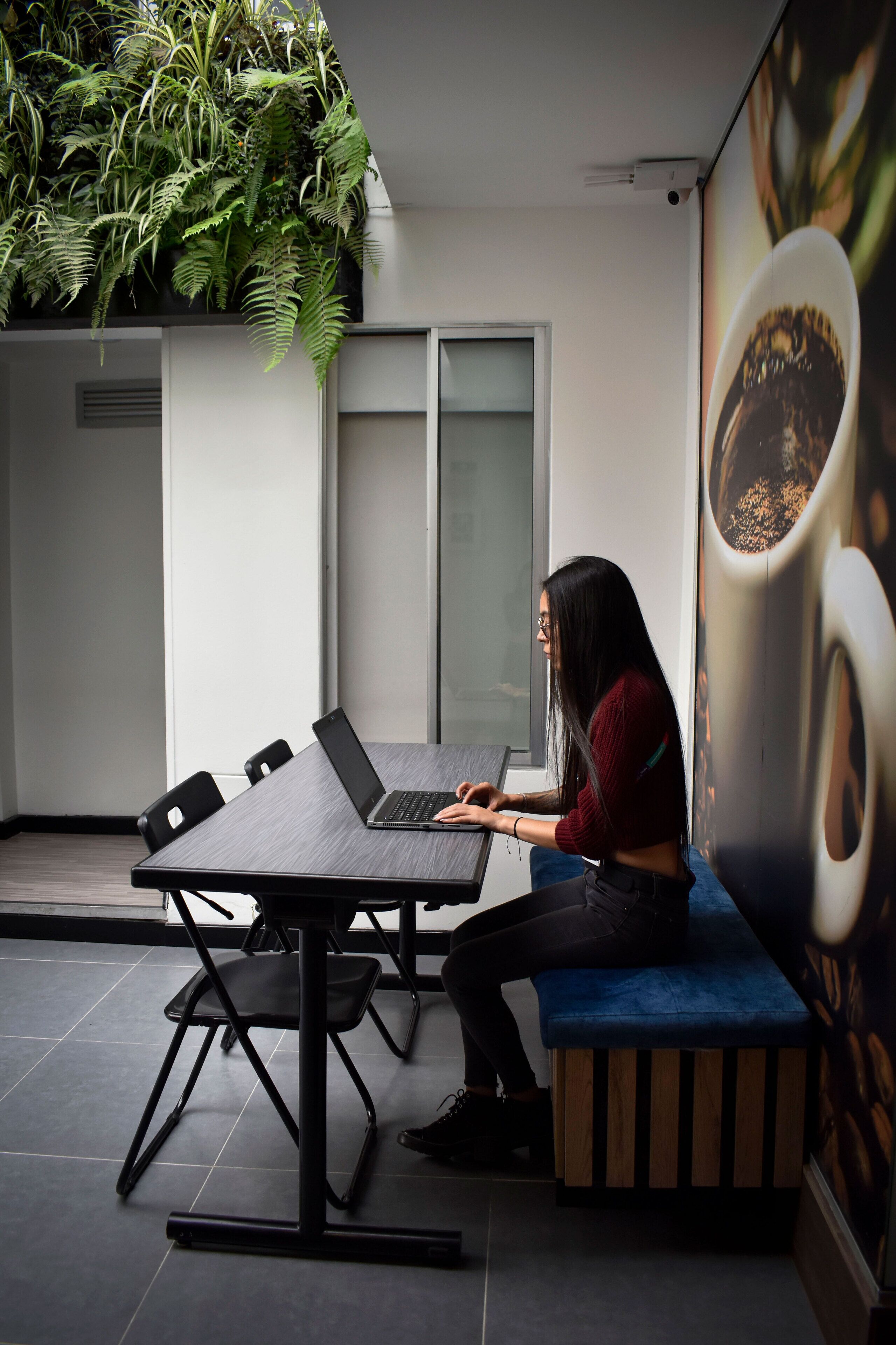 32-inch lcd tv with cable channels, tv