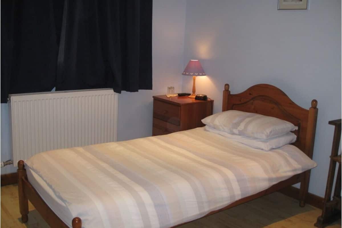 Chambre Simple, salle de bains attenante