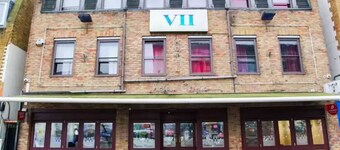 OYO VII Hotel & Indian Restaurant