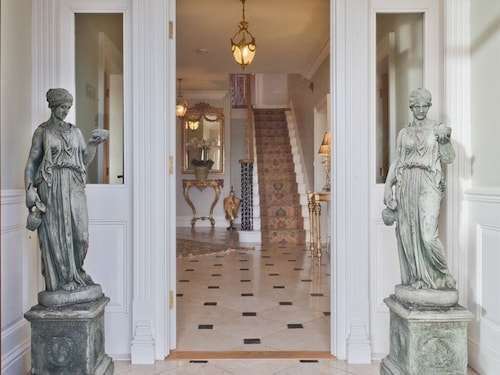 West Longridge Manor B&B