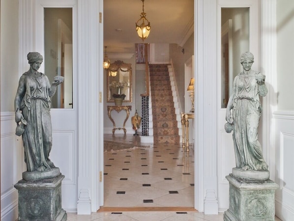 Double Room, Ensuite (Super Size Cheviot) | Lobby - West Longridge Manor B&B (Berwick-upon-Tweed)