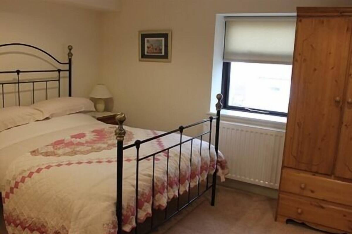 Double Room, Ensuite (Furnace End)