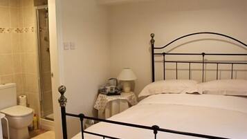 Double Room, Ensuite (Furnace End) | Bathroom