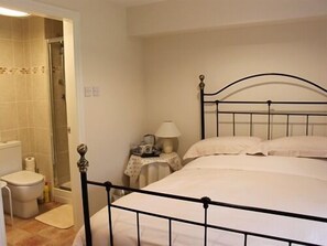 Double Room, Ensuite (Furnace End) | Bathroom