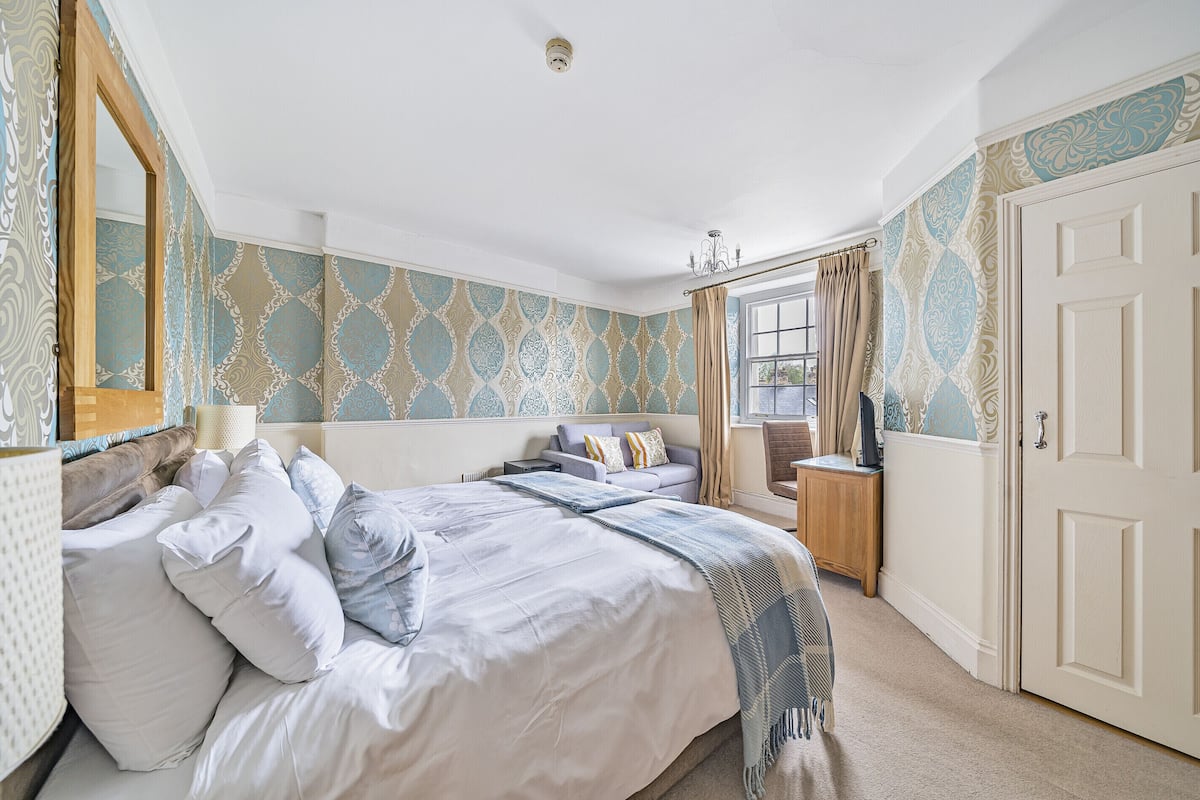 Superior Double or Twin Room, Ensuite (Room 7) | Individually decorated, iron/ironing board, free WiFi, bed sheets