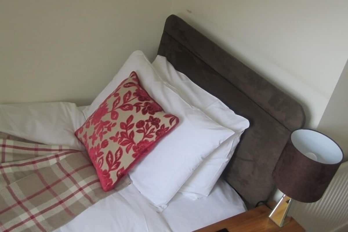 Standard Single Room, Ensuite (Room 11) | Individually decorated, iron/ironing board, free WiFi, bed sheets